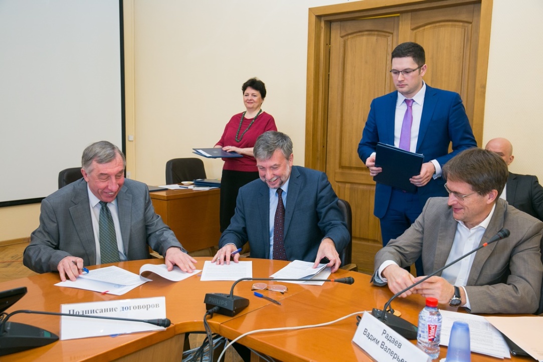 ВШЭ и шесть институтов РАН подписали соглашения о сотрудничестве в научно-образовательной сфере