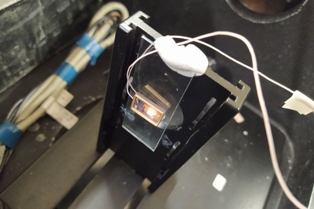 Лабораторный прототип фотодетектора на основе гибридного металлоорганического перовскита